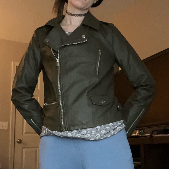 🫒 Olive Pleather Jacket - Picture 4 of 7